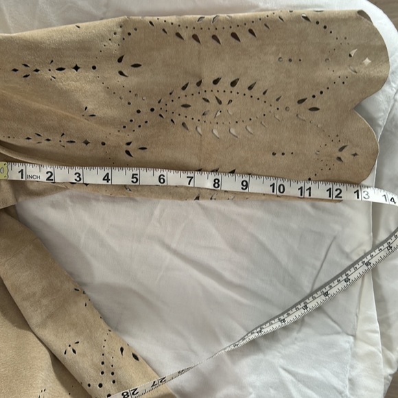 Denier genuine, leather, timeless, layering top. Unlined colour is Sand. Size M - Picture 8 of 10